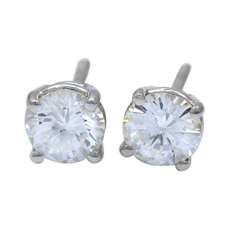 Boucles d'oreilles solitaires à vis en or blanc avec diamants ronds de 1,08 carat en vente