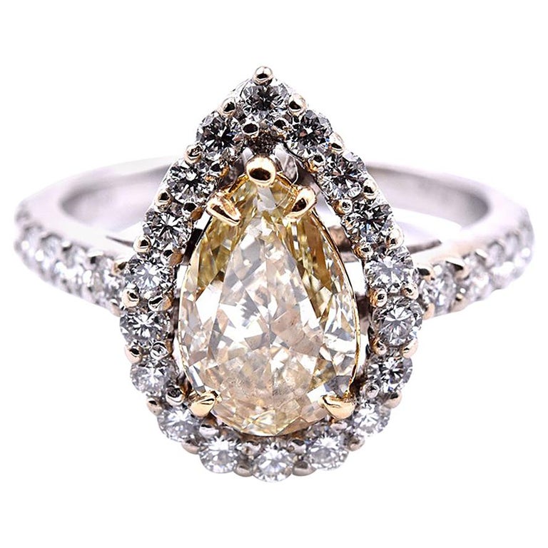 18 Karat White Gold Diamond Engagement Ring For Sale at 1stDibs