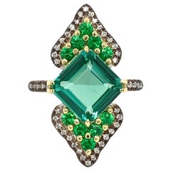 Anillo de turmalina verde azul y tsavorita en oro de 18 quilates con acento de diamantes