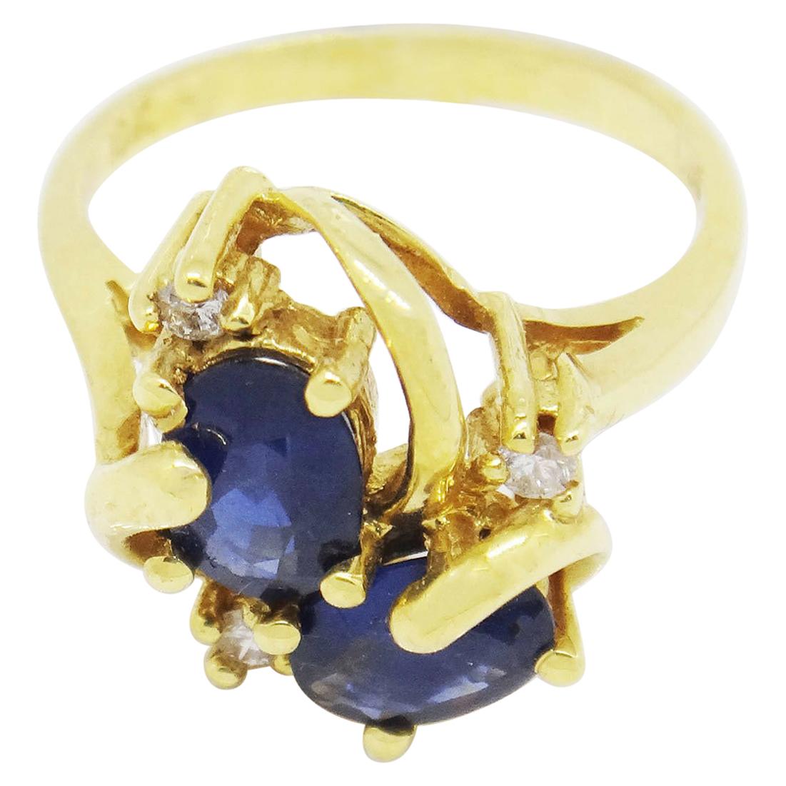 18 Karat Yellow Gold 2.00 Carat Oval Sapphires and Diamonds Ring For Sale