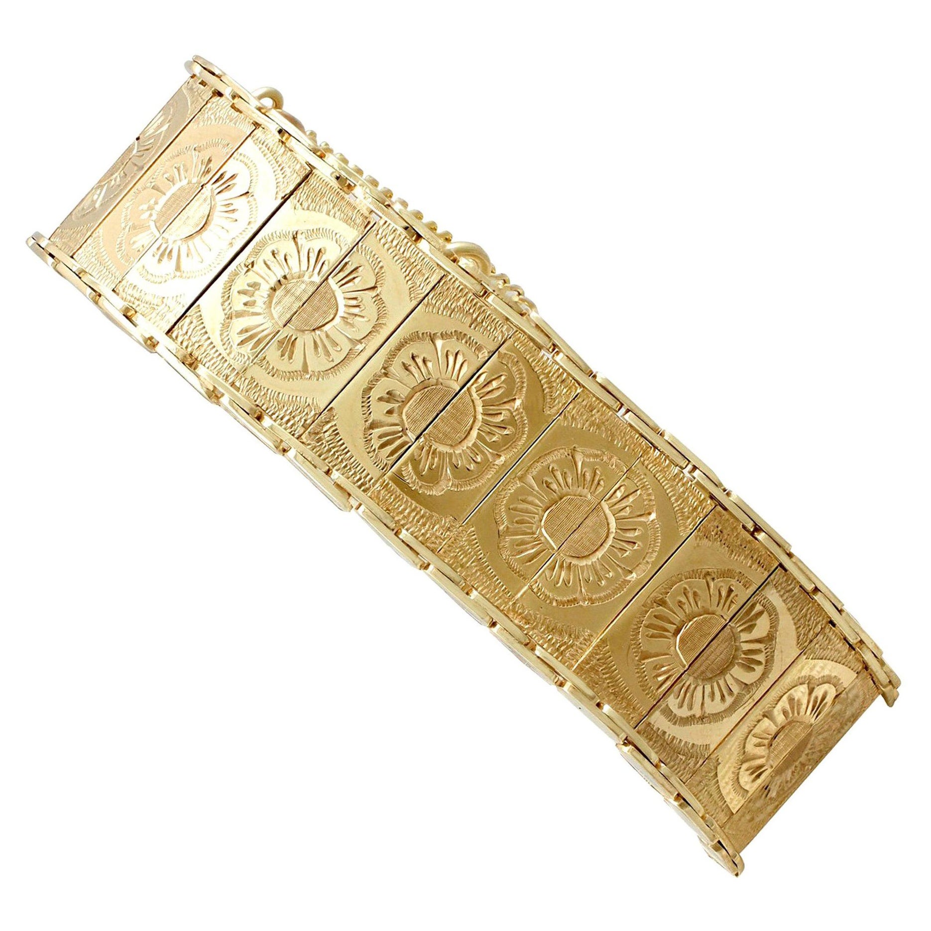 Bracelet vintage en or jaune des années 1960 en vente