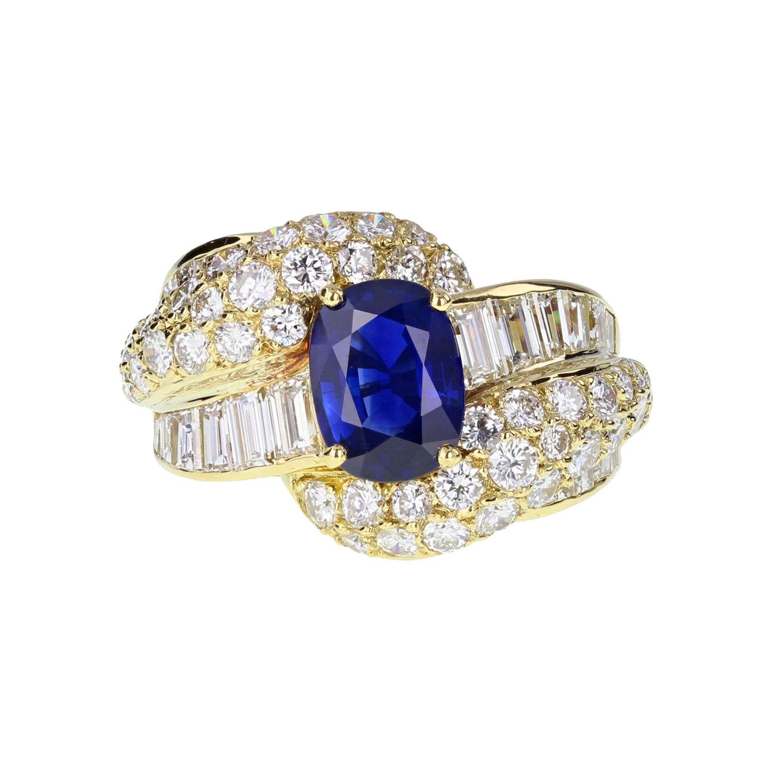 French Sapphire Diamond Retro Vintage 18 Carat Gold Cocktail Ring For Sale