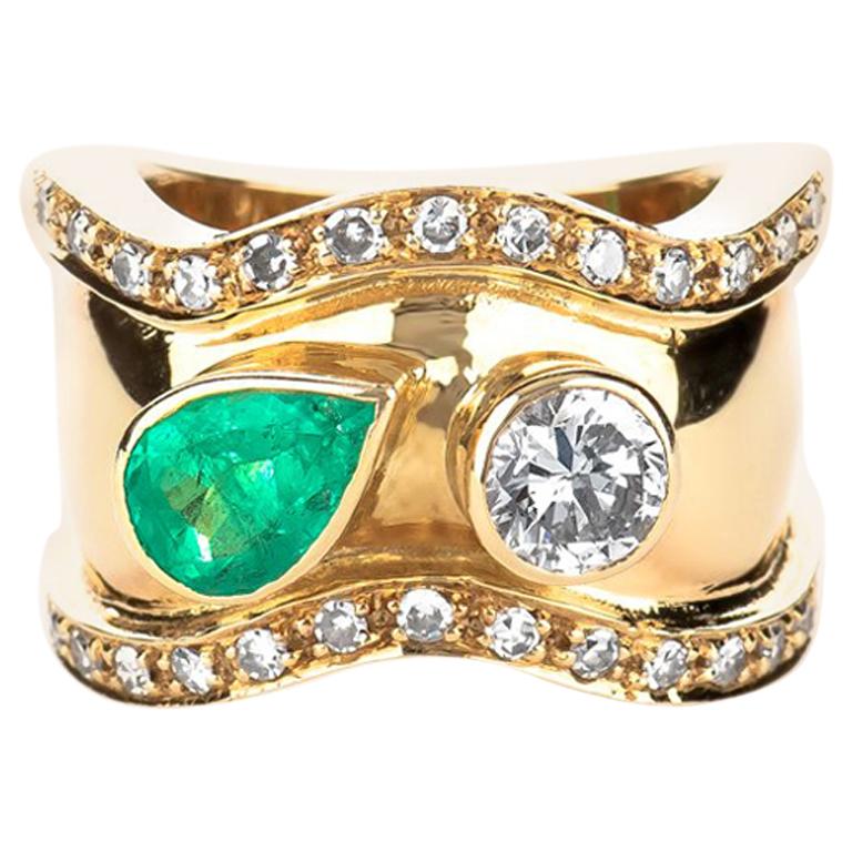 Estate 18K Yellow Gold 2.15 CTW Colombian Emerald & Diamond Cocktail Ring 13 Gr.