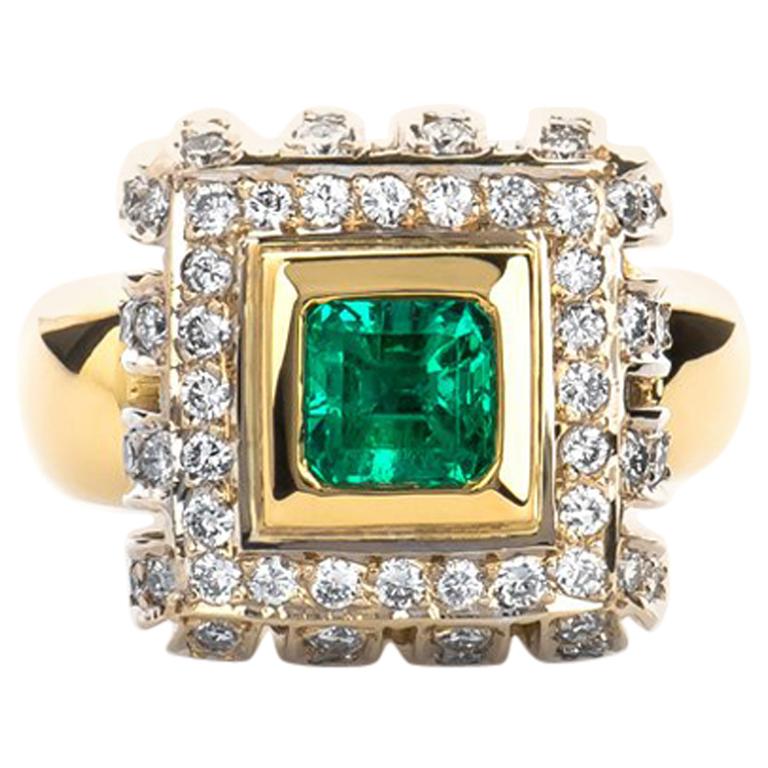 Estate 18K Yellow Gold 3.00 CTW Colombian Emerald & Diamond Cocktail Ring 15 Gra For Sale