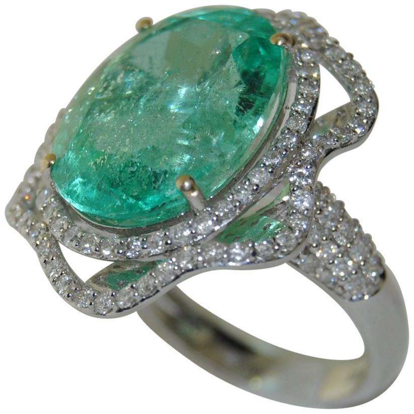 Ladies 12.72 Carat Emerald with Diamond Ring, 18 Karat Gold For Sale