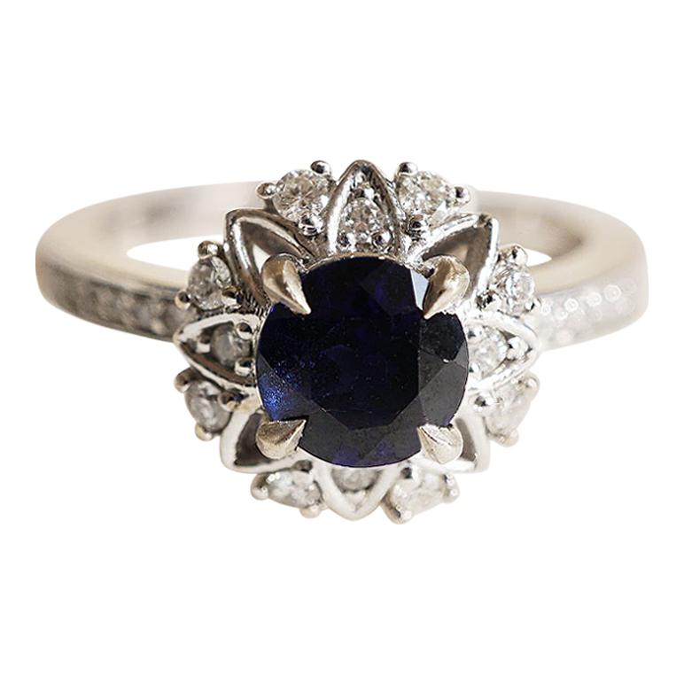 1.05 Carat Sapphire Diamond White Gold Engagement Ring For Sale
