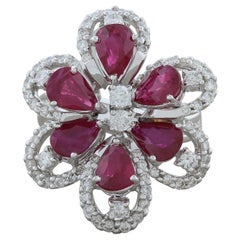 Bague cocktail fleur en or avec rubis et diamants