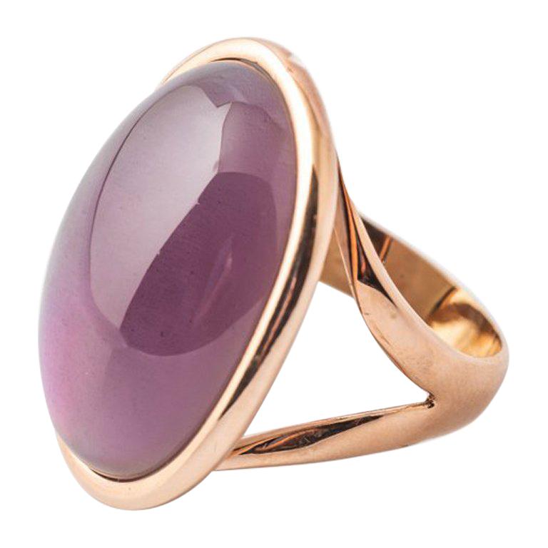 Pink Gold Ring Surmounted by a Natural Amethyste and Nacre Shape Cabochon