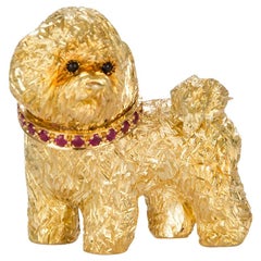 Craig Drake Broche chien en or jaune 18 carats et rubis