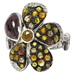 Blumenförmiger Eis-Diamantring aus 14 Karat Weißgold