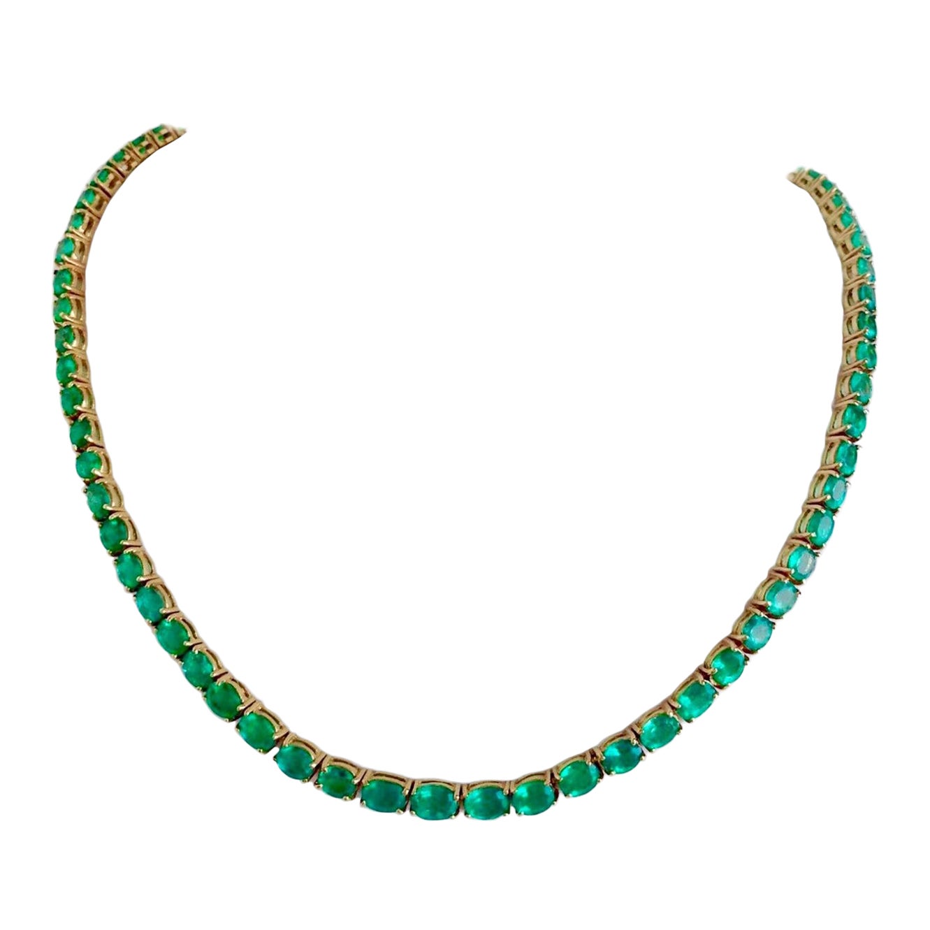 25 Carat Natural Oval Emerald Necklace 18 Karat Yellow Gold For Sale