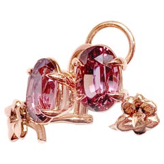 Acht Karat Spinelle-Ohrringe mit Blumenmuster aus achtzehn Karat Roségold