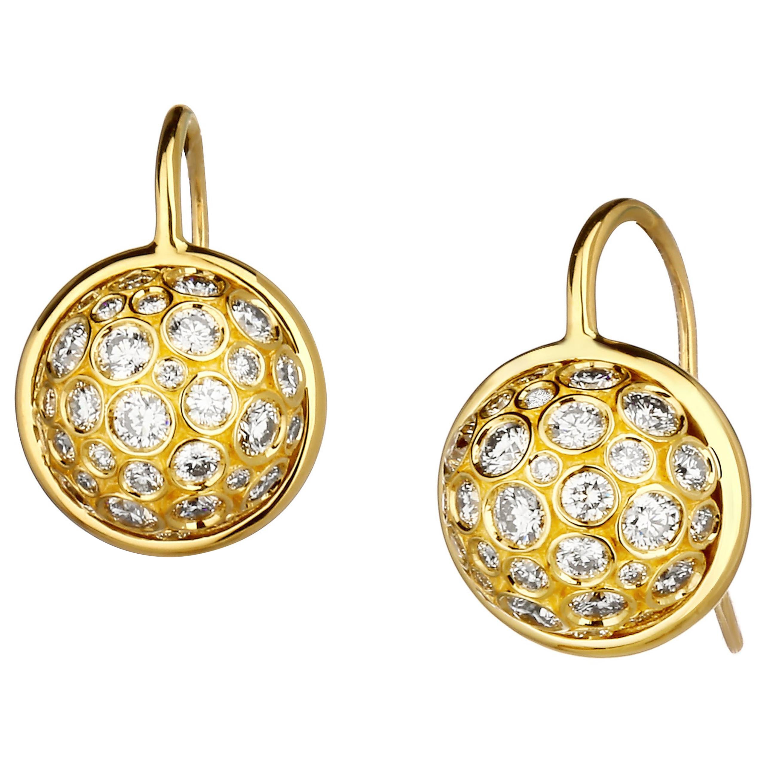 Syna Yellow Gold Earrings with Bright Diamonds For Sale