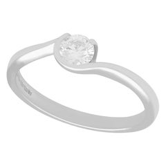 Solitär-Ring aus Diamant und Weißgold