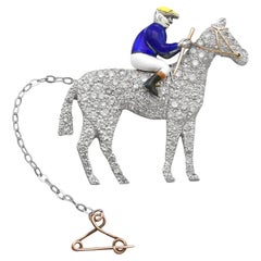 Broche victorienne cheval et jockey en or jaune, émail et diamants de 2,55 carats