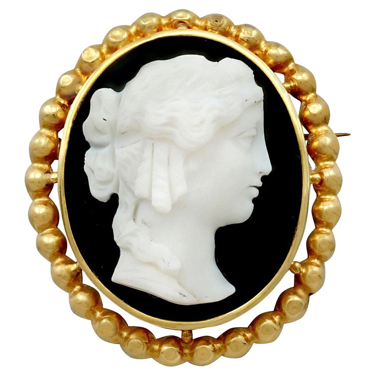 Antique French Cameo Brooch or Pendant in Yellow Gold, circa 1880 For Sale