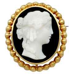 Antique French Cameo Brooch or Pendant in Yellow Gold, circa 1880