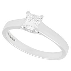 Anillo de compromiso vintage con diamante talla princesa y solitario de oro blanco