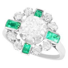 1950er Jahre Französischer 2,06 Karat Diamant und Smaragd Weißgold Cocktail-Ring