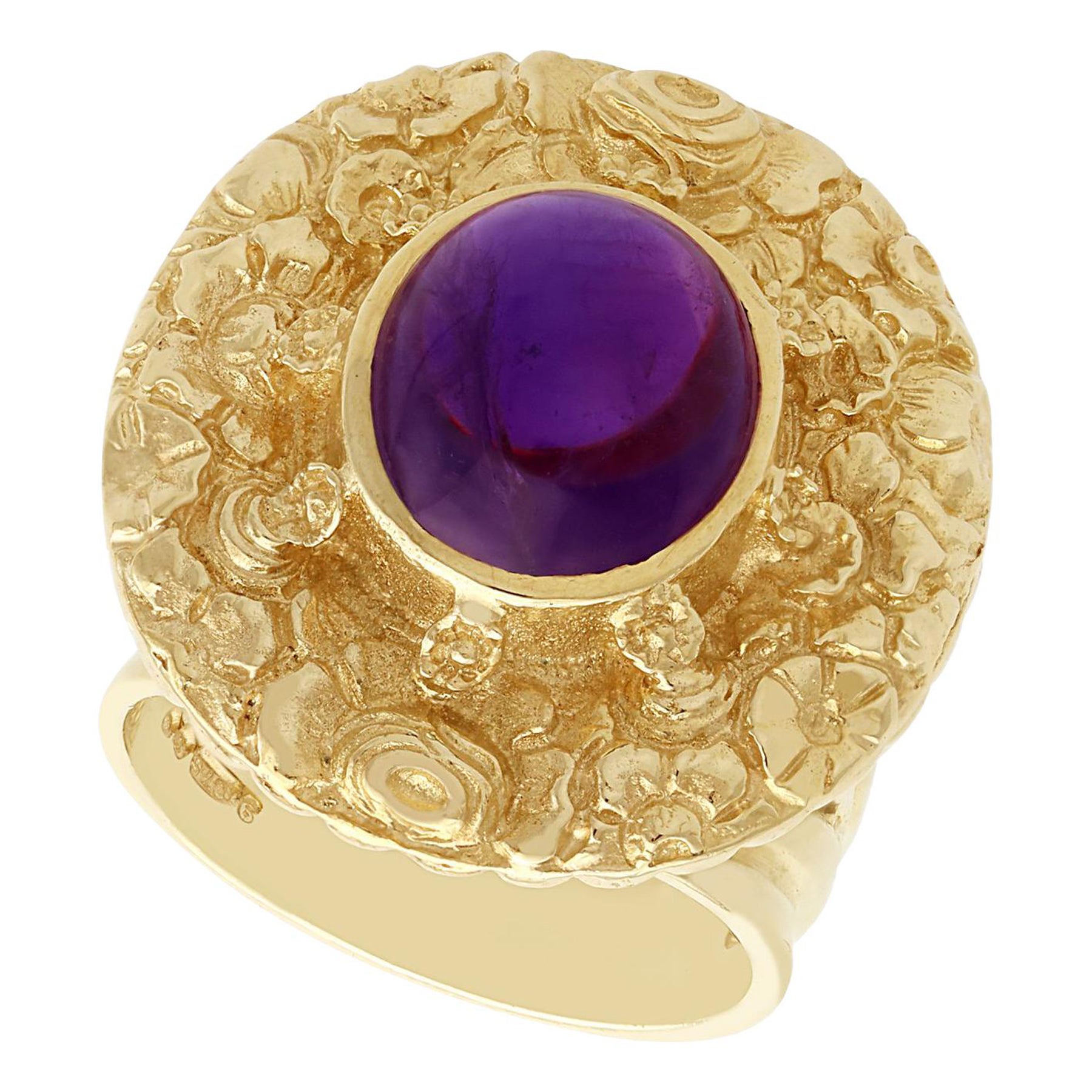 Vintage 1970s 3.77 Carat Amethyst and Yellow Gold Cocktail Ring For Sale