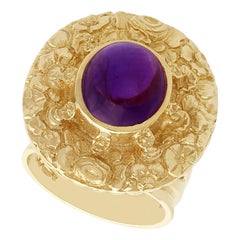 Retro 1970s 3.77 Carat Amethyst and Yellow Gold Cocktail Ring