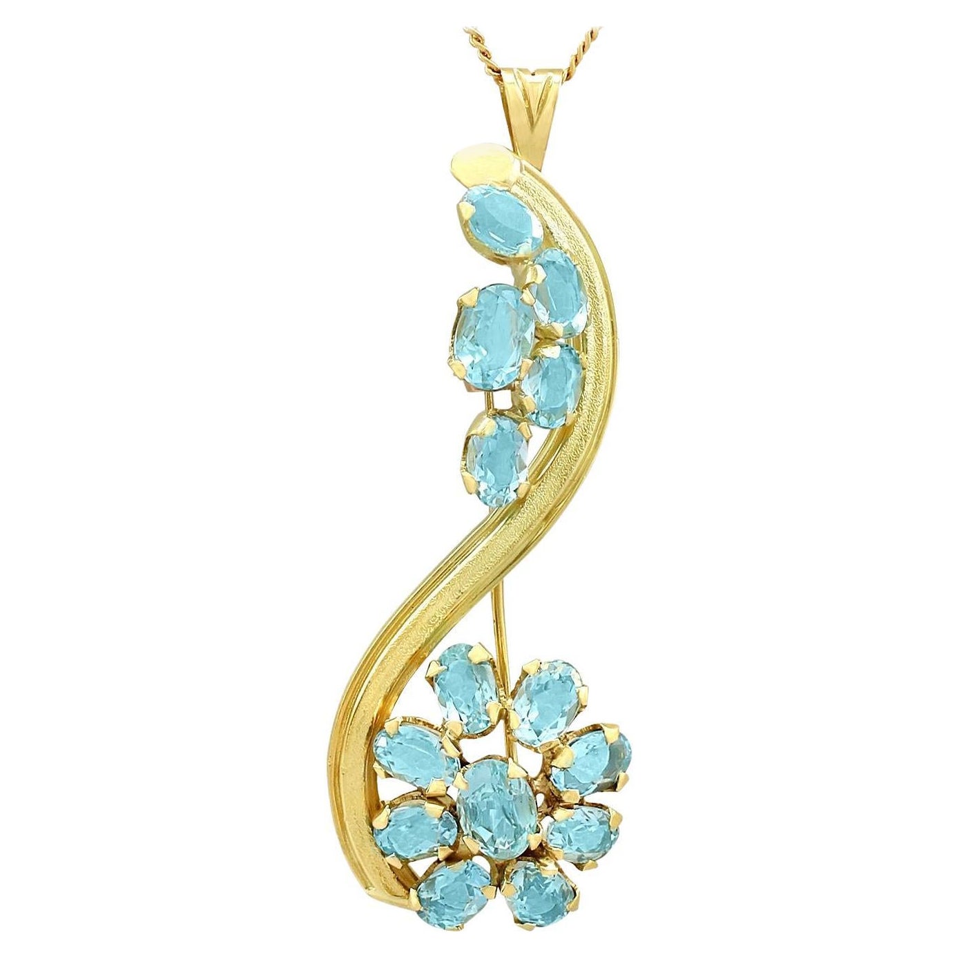 Vintage 1950s 6.05 Carat Aquamarine and Yellow Gold Pendant / Brooch For Sale