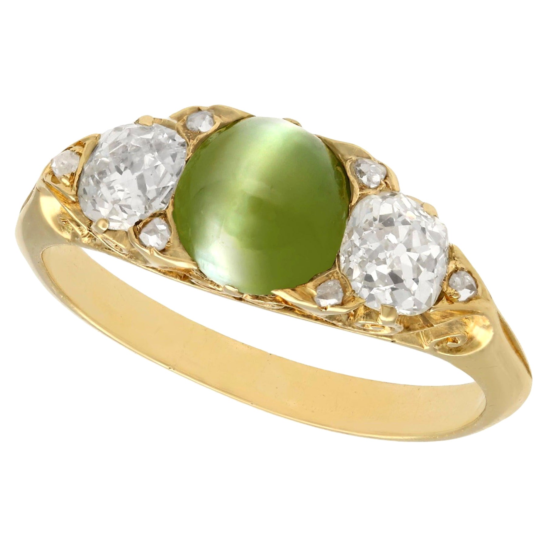 Antiguo anillo de cóctel victoriano de oro amarillo con crisoberilo y diamantes de 1,35 quilates
