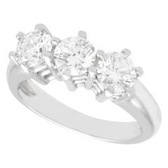 Anello di fidanzamento a tre pietre con diamante vintage in oro bianco da 1,18 carati