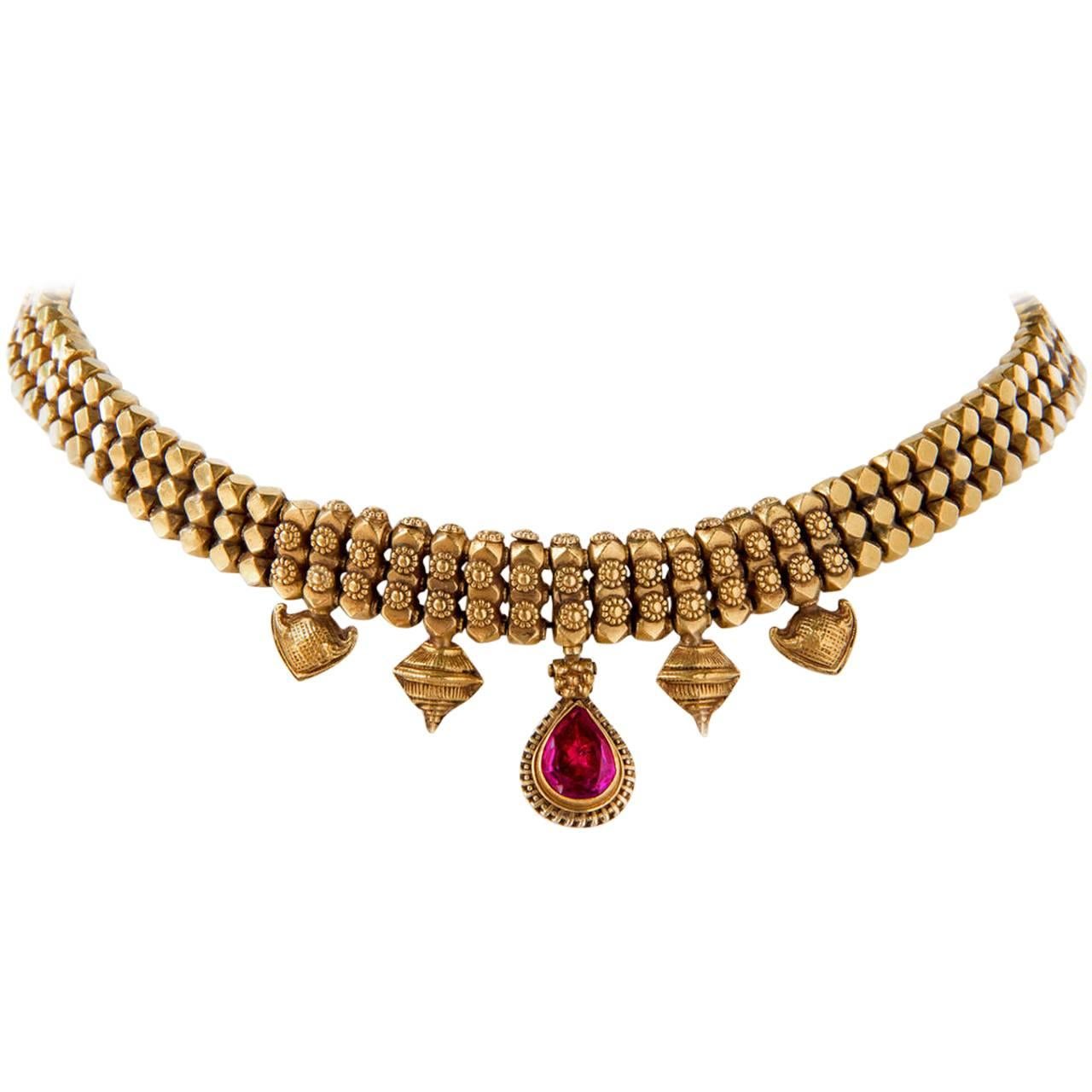 Early 20th Century Antique Maharashtra India Gold Kundan Hindu Emblem Necklace For Sale