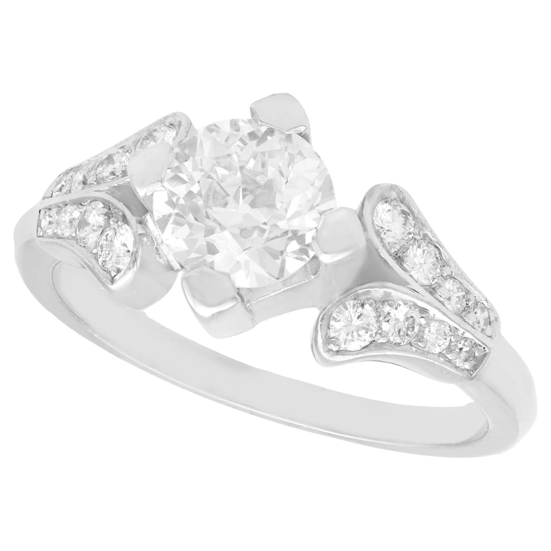 Anillo de compromiso solitario vintage de platino y diamantes de 1,29 quilates de los años 40