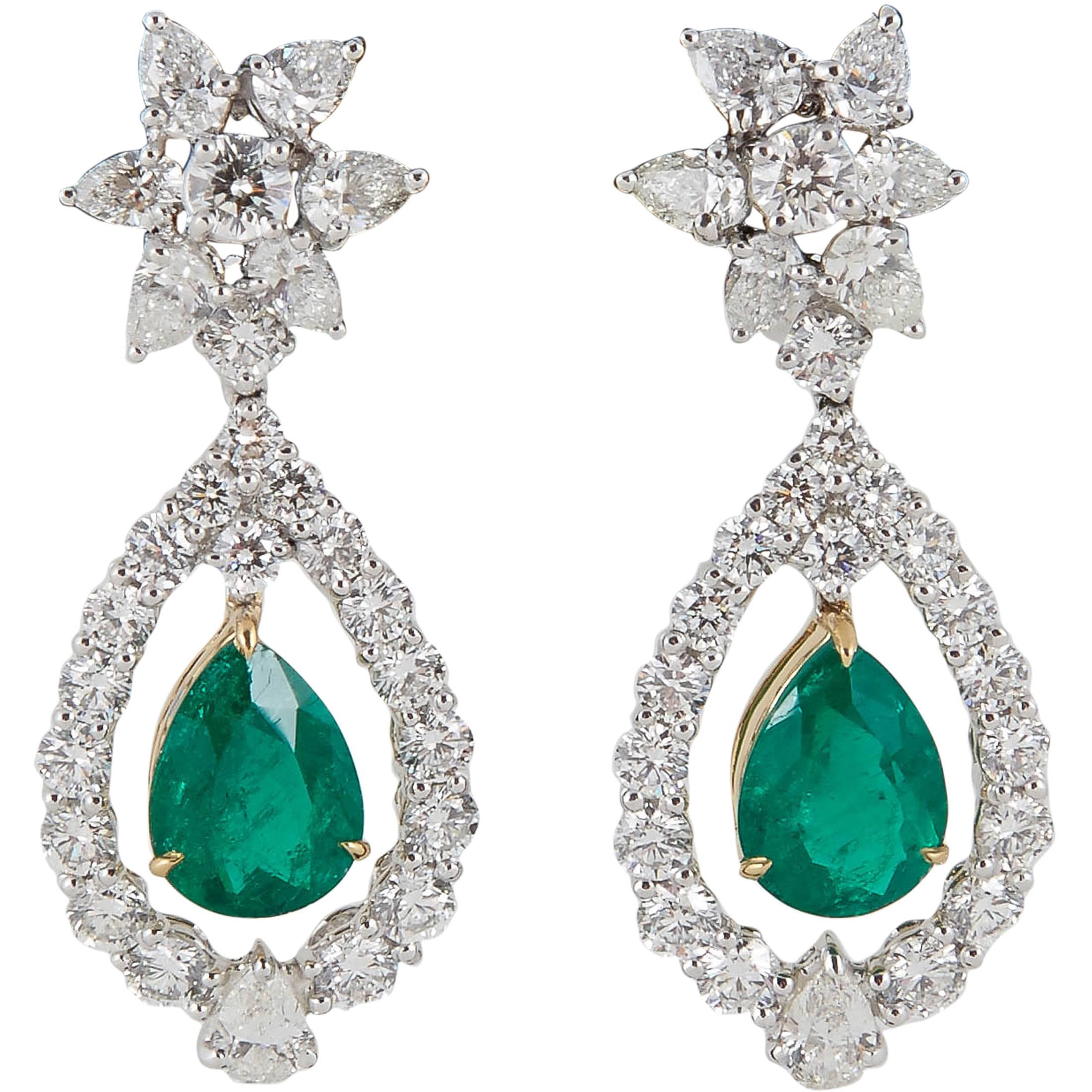 Klassische kolumbianische Smaragd-Diamant-Tropfen-Ohrringe im Angebot