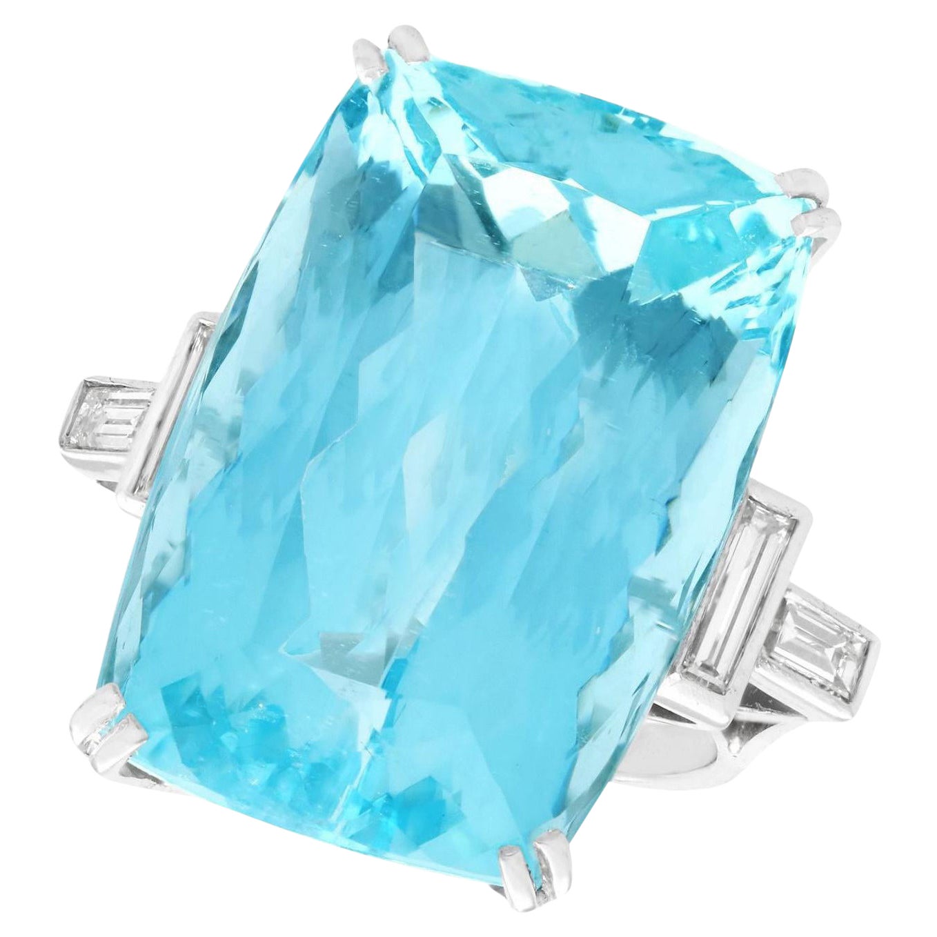 Weißgold-Cocktailring 1970er Jahre mit 45,09 Karat Aquamarin und Diamant