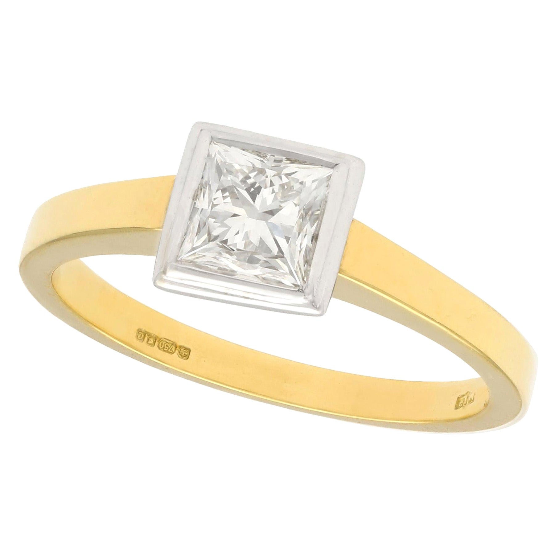 Bague de fiançailles solitaire en or jaune avec diamant taille princesse de 1,10 carat en vente