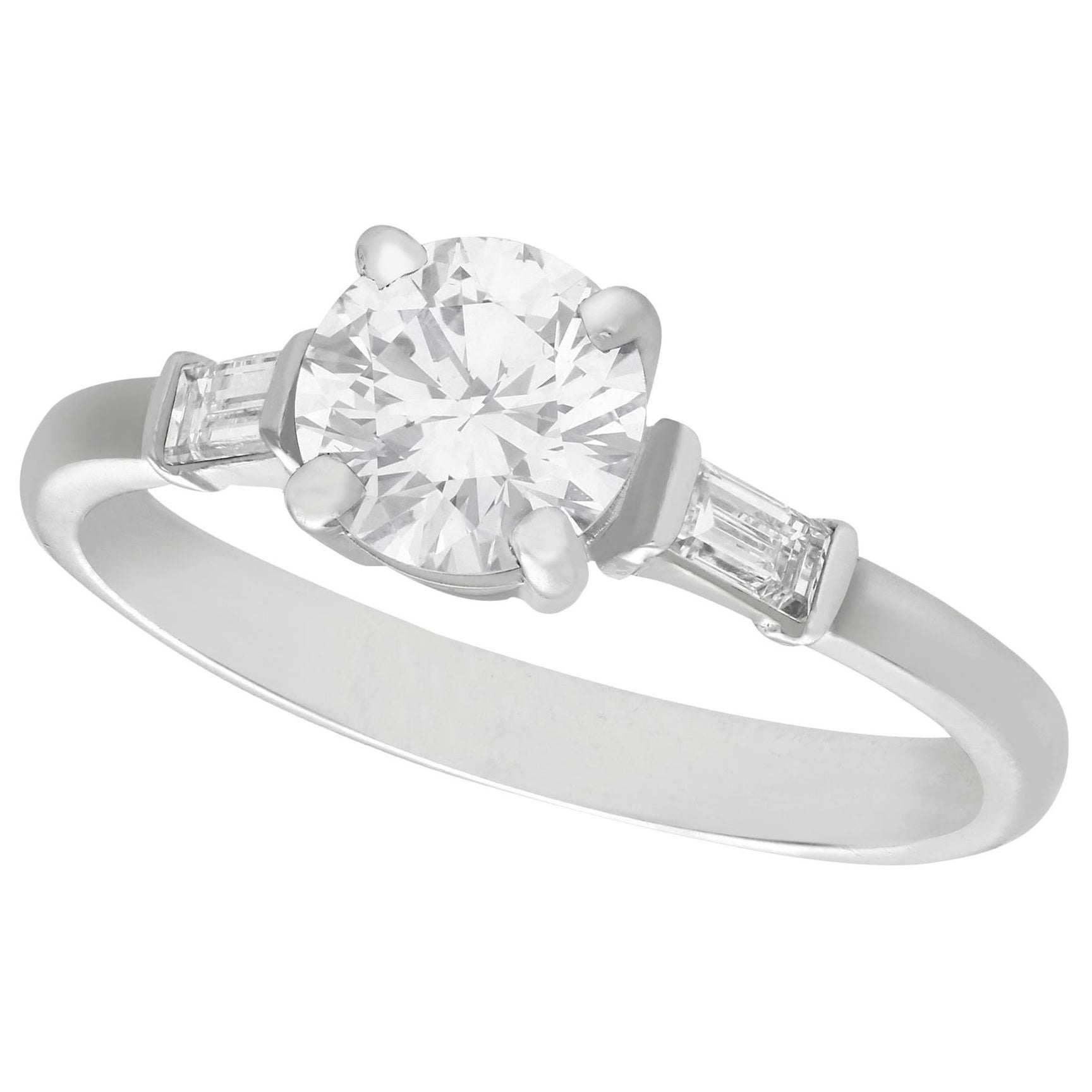 Bague de fiançailles solitaire en platine avec diamant de 1,03 carat - style Art déco en vente