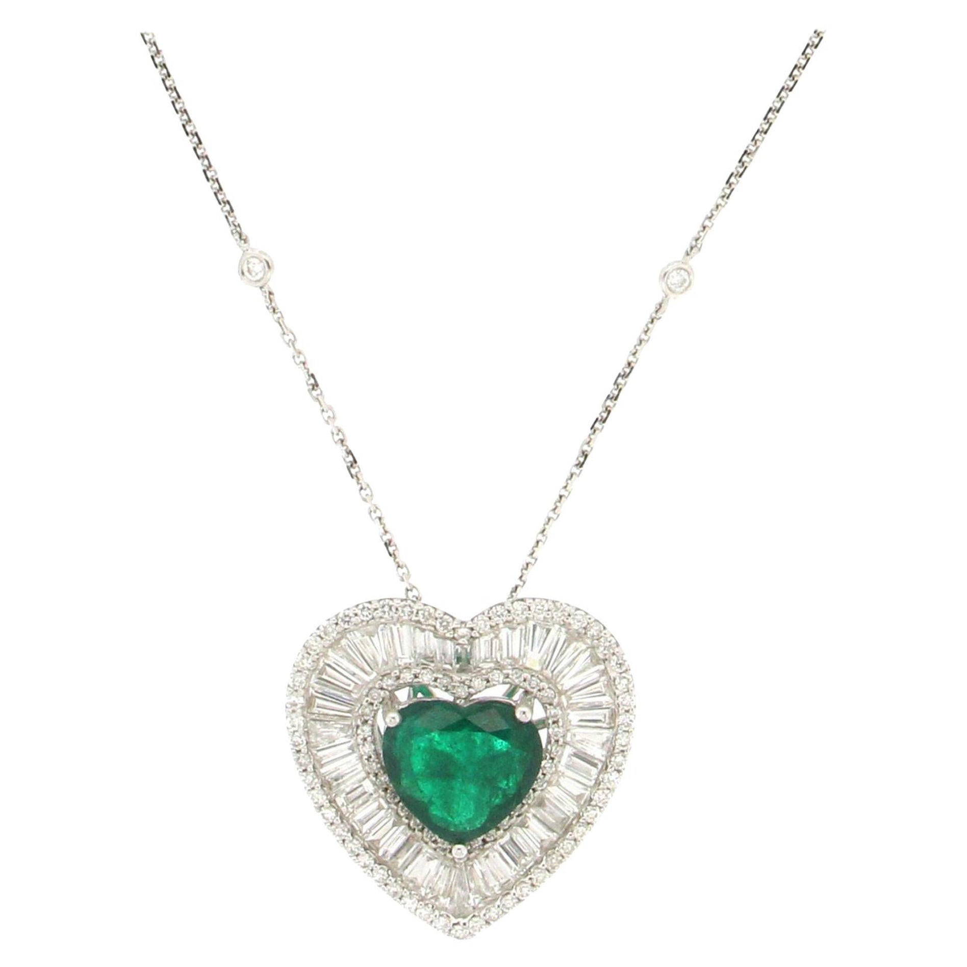 Handcraft Brazilian Emerald Heart 18 Karat White Gold Diamonds Pendant Necklace For Sale