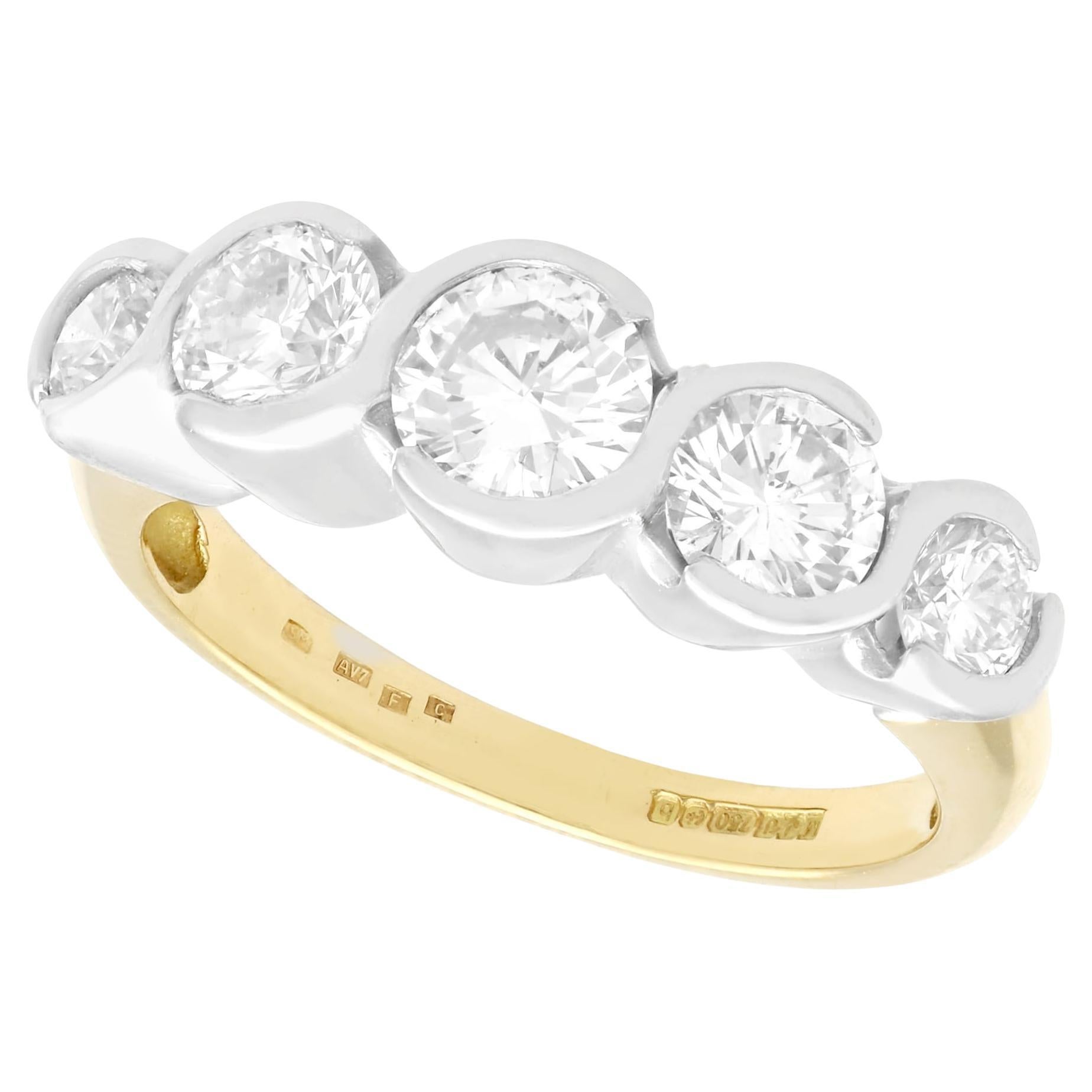 Anillo de oro de cinco piedras con diamantes de 1,92 quilates