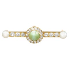 Spilla a barretta in oro e perle con taglio cabochon da 1,55 carati e diamante da 1,10 carati