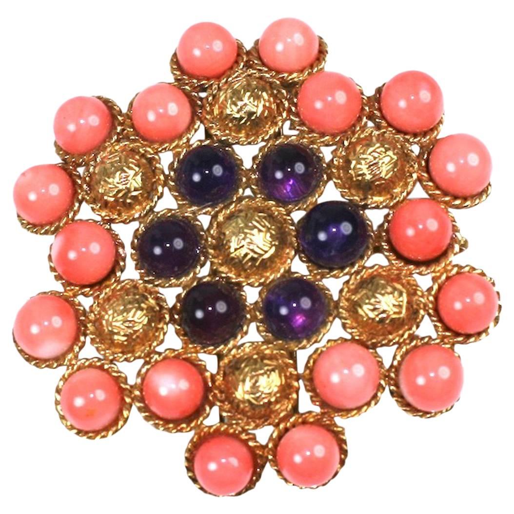Clip con texture in oro e ametista corallo, attribuita a Van Cleef