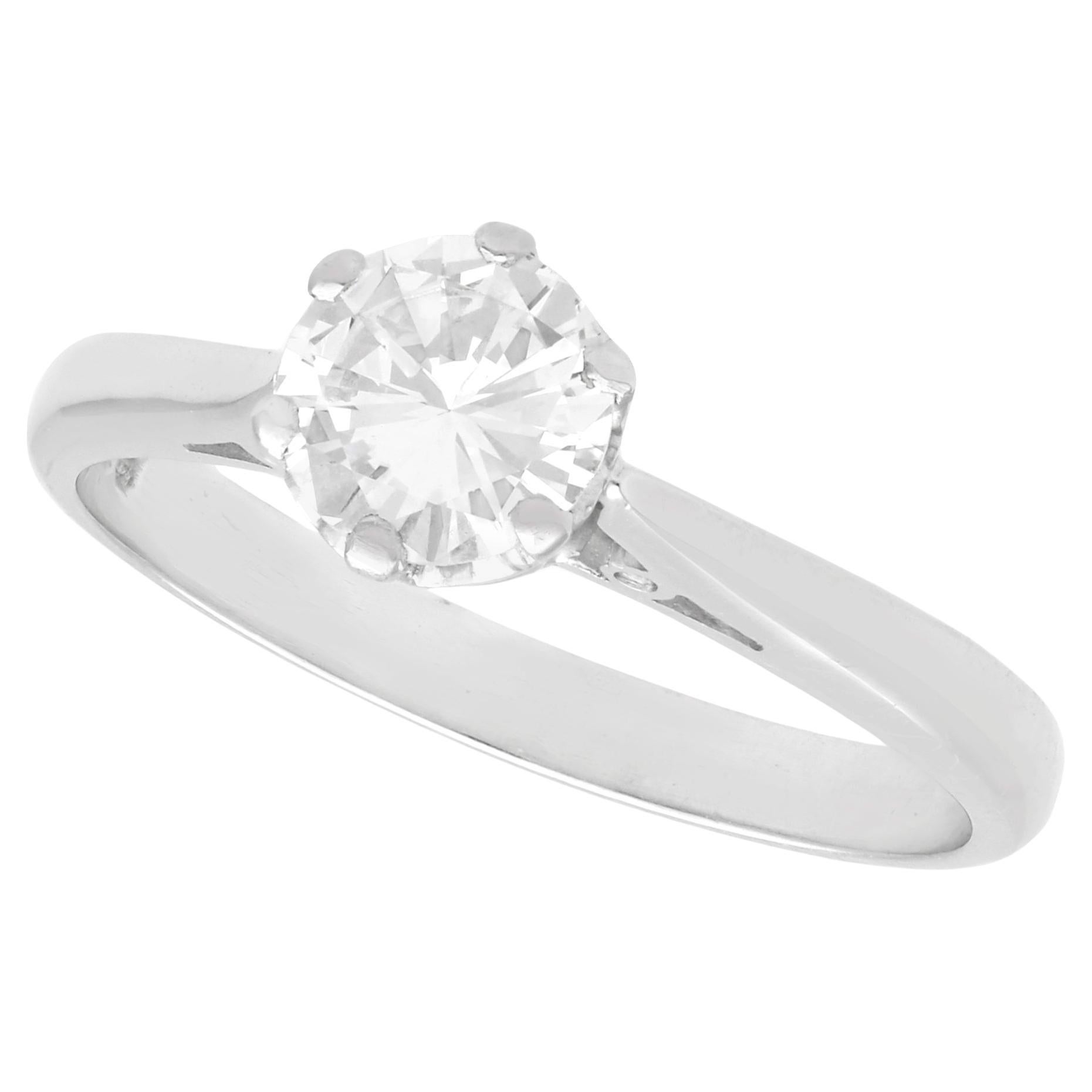 Anillo de compromiso solitario vintage de diamantes y oro blanco de los años 1970