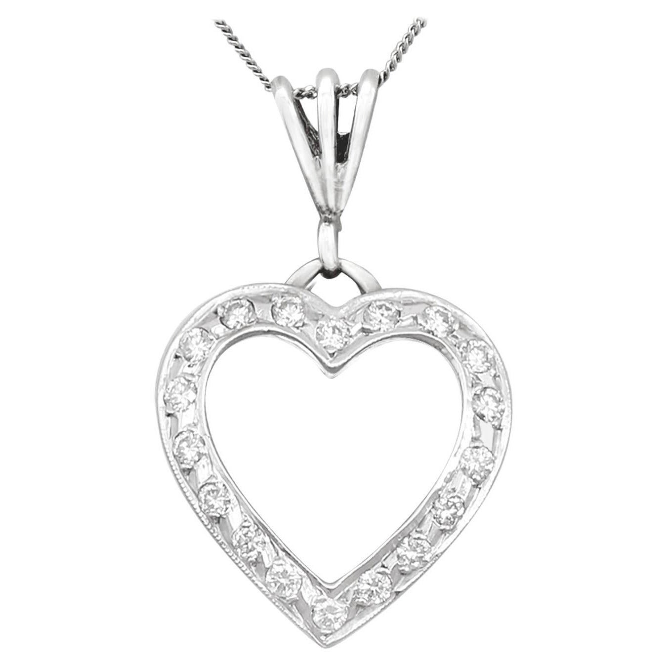Pendentif/collier italien des années 1960 en or blanc et diamants en forme de cœur