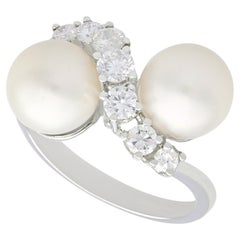 Anillo en espiral de oro blanco con perla cultivada de los años 70 y diamante de 1,04 quilates