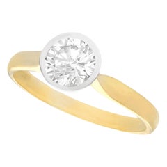 Anillo de compromiso solitario de oro amarillo y diamantes de 1,28 quilates