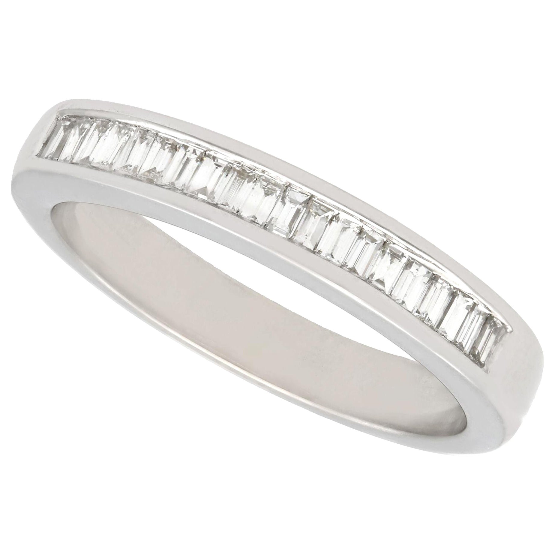 Bague de fiançailles demi-éternité en or blanc et diamant en vente