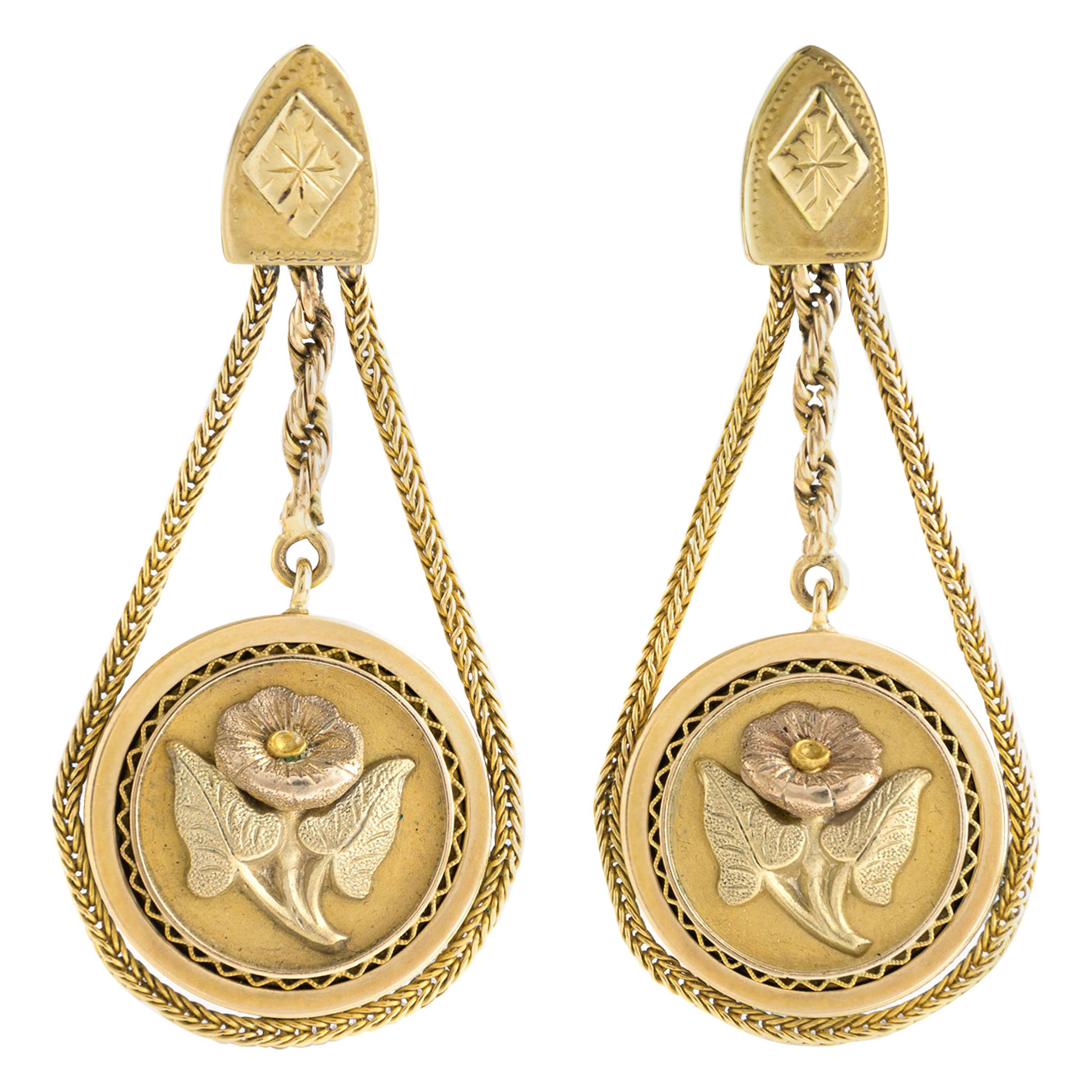 1950er Romantik Antique Revival Ohrringe Farbiges Gold im Angebot