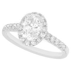 Bague de fiançailles en or blanc et diamants taille ovale de 1,42 carat