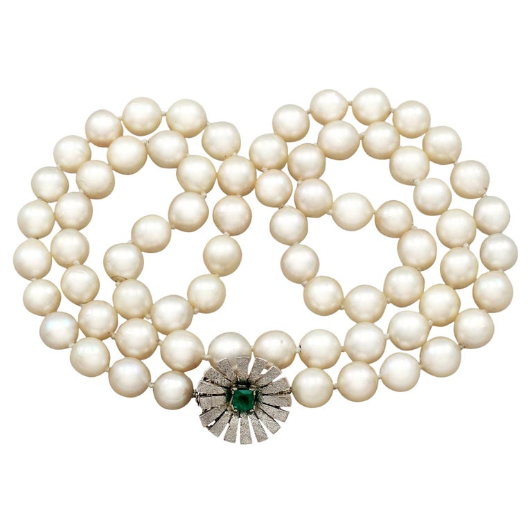Vintage 1960s Single Strand Cultured Pearl and Emerald Clasp White Gold  Necklace For Sale at 1stDibs