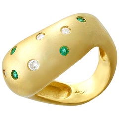 Retro Emerald and Diamond Yellow Gold Cocktail Ring