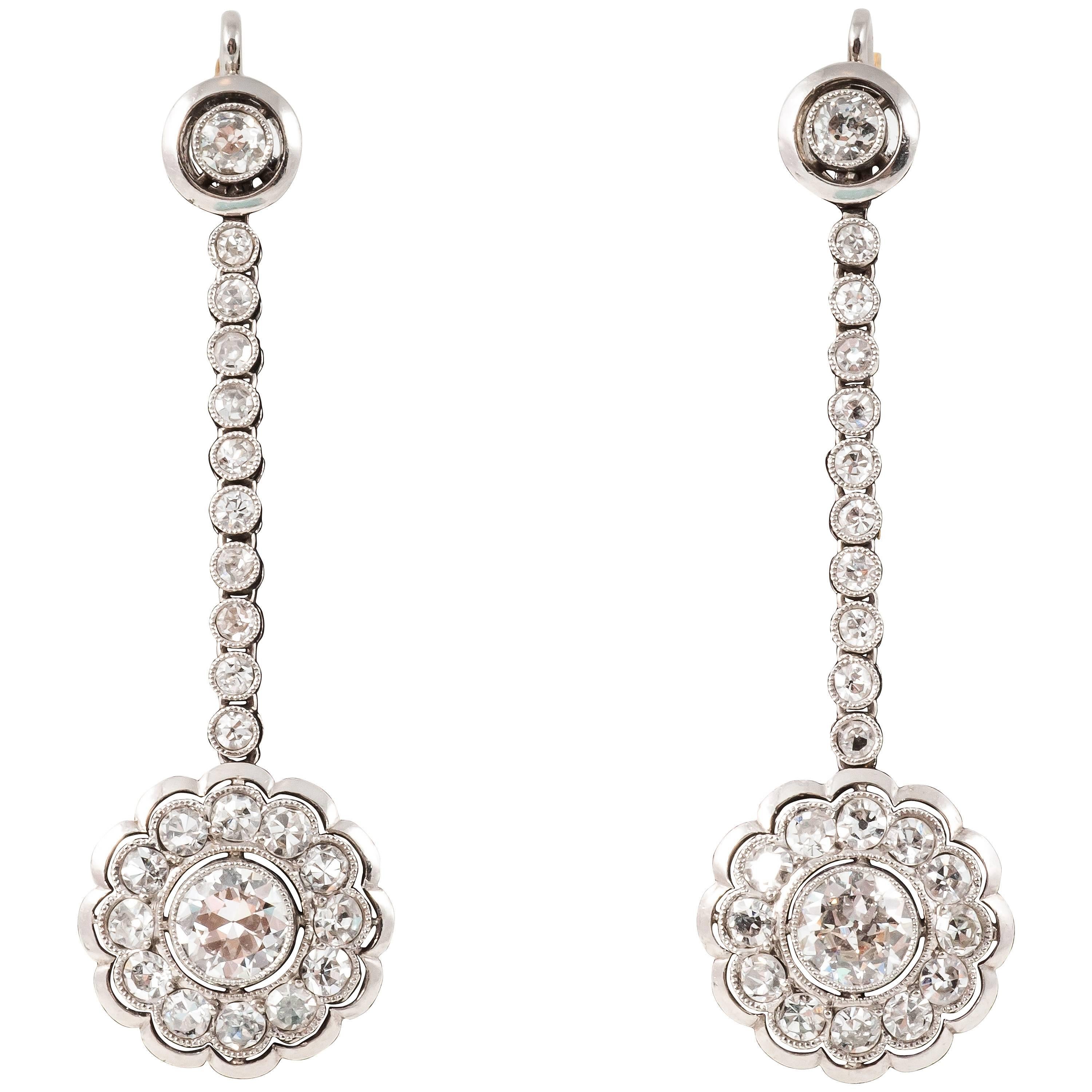 1920s Elegant Diamond Platinum Drop Earrings For Sale