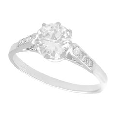 Anillo de compromiso solitario de oro blanco y diamantes de 1,12 quilates de la década de 1920