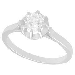 Anillo de compromiso solitario 1930 de diamantes y oro blanco engastado en platino